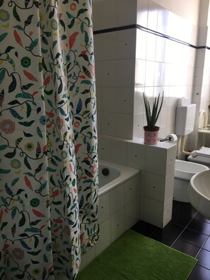 Hair dryer, towels, soap, toilet paper - Casa Arcobaleno, an experience to try! (Firenze)