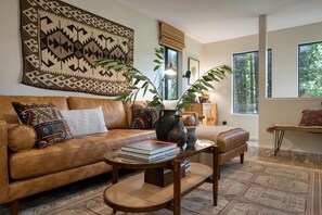 Smart TV, video games, DVD player, stereo - Artist’s Perch: Modern Redwood Retreat with Outdoor Sauna (Guerneville)