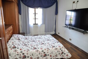 3 多间卧室、  熨斗/熨衣板、WiFi、床单