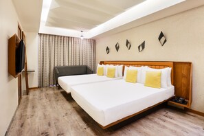 Premium bedding, Tempur-Pedic beds, minibar, in-room safe - Keys Select by Lemon Tree Hotels, Gandhi Ashram, Ahmedabad (Ahmedabad)