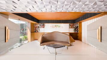 Sala de estar en el lobby