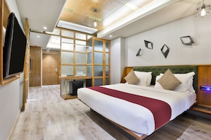 Premium bedding, Tempur-Pedic beds, minibar, in-room safe - Keys Select by Lemon Tree Hotels, Gandhi Ashram, Ahmedabad (Ahmedabad)