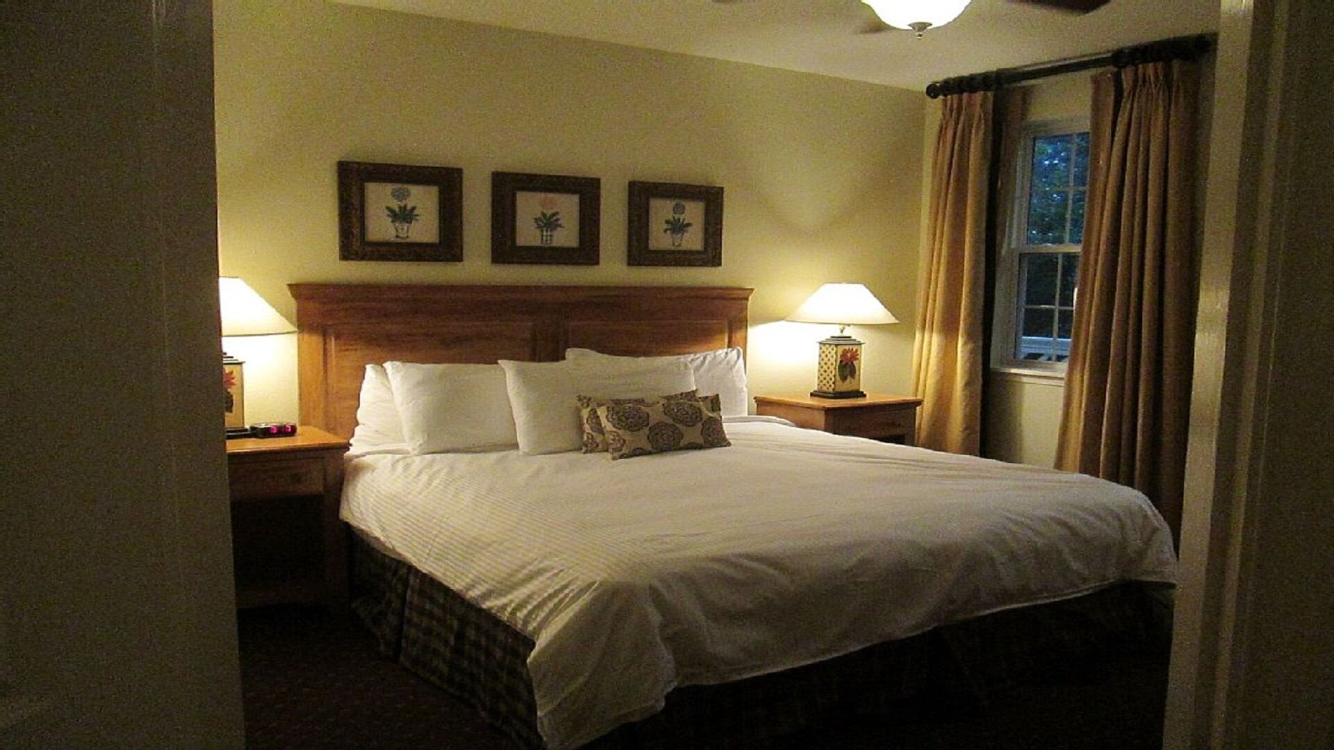 Gorgeous 4 bedroom sleeps 16 Governors Green Williamsburg