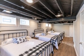 5 slaapkamers, een strijkplank/strijkijzer, gratis wifi, beddengoed