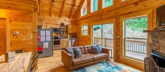 Parker's Creek; Nueva Log Cabin con vistas a la montaña en 7 acres!