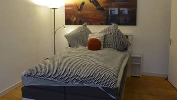 2 bedrooms, iron/ironing board, travel cot, free WiFi