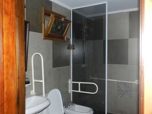 Shower, towels, soap, shampoo