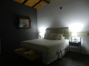 Phòng Deluxe | Màn/rèm cản sáng, truy cập Internet không dây miễn phí, bộ trải giường 