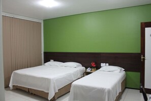 三人房 | 迷你吧、書桌、熨斗/熨衫板、免費 Wi-Fi