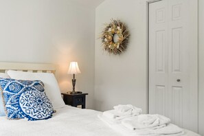 2 室のベッドルーム、旅行用ベビーベッド、WiFi (無料)、ベッドシーツ