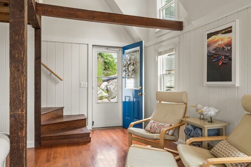 Boothbay Harbor Cottage Overlooking Mill Cove