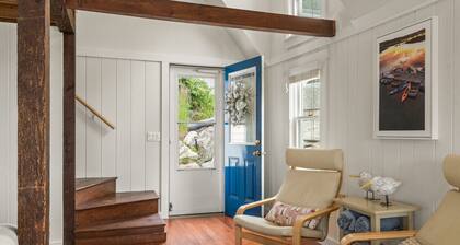 Boothbay Harbor Cottage Overlooking Mill Cove