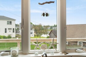 Interior - Boothbay Harbor Cottage Overlooking Mill Cove (Boothbay Harbor)