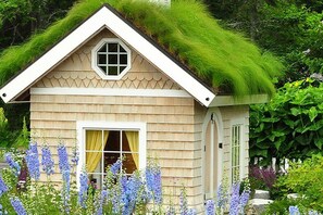 Exterior - Boothbay Harbor Cottage Overlooking Mill Cove (Boothbay Harbor)