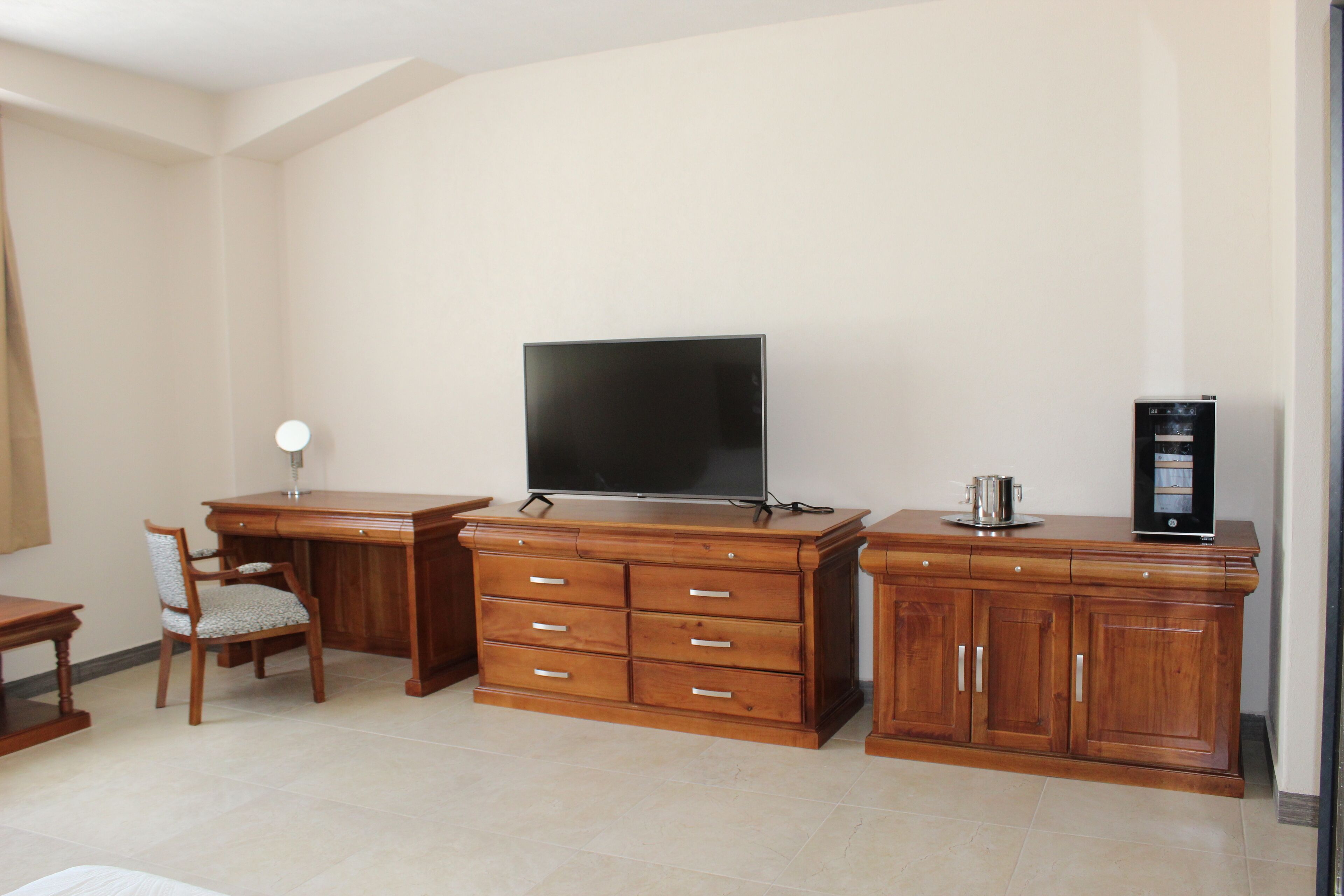 1 bedroom, in-room safe, desk, laptop workspace