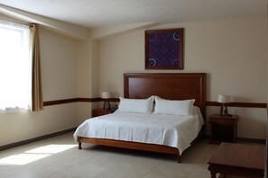 1 bedroom, in-room safe, desk, laptop workspace