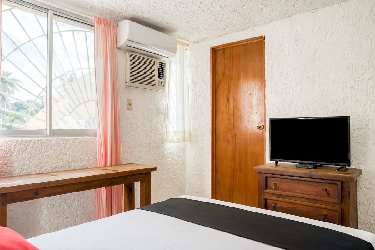 Standard Room | 1 bedroom, soundproofing, free WiFi, bed sheets