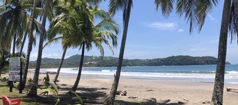 Charming I bedroom with kitchen apartment 2 blocks from the beach.