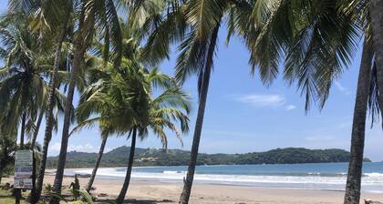 Charming I bedroom with kitchen apartment 2 blocks from the beach.