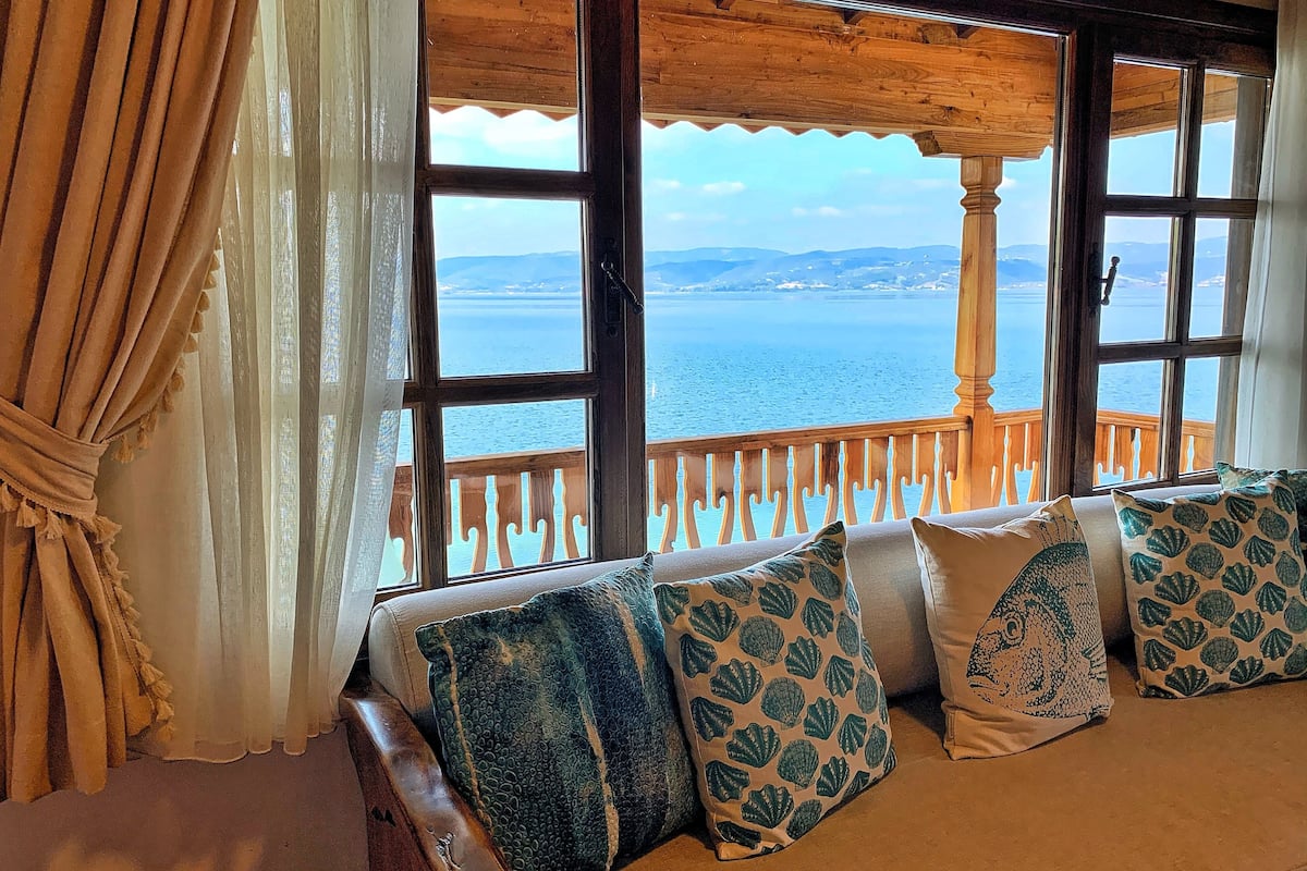 deluxe tree house, 1 double bed | 1 bedroom, minibar, individually decorated, individually furnished