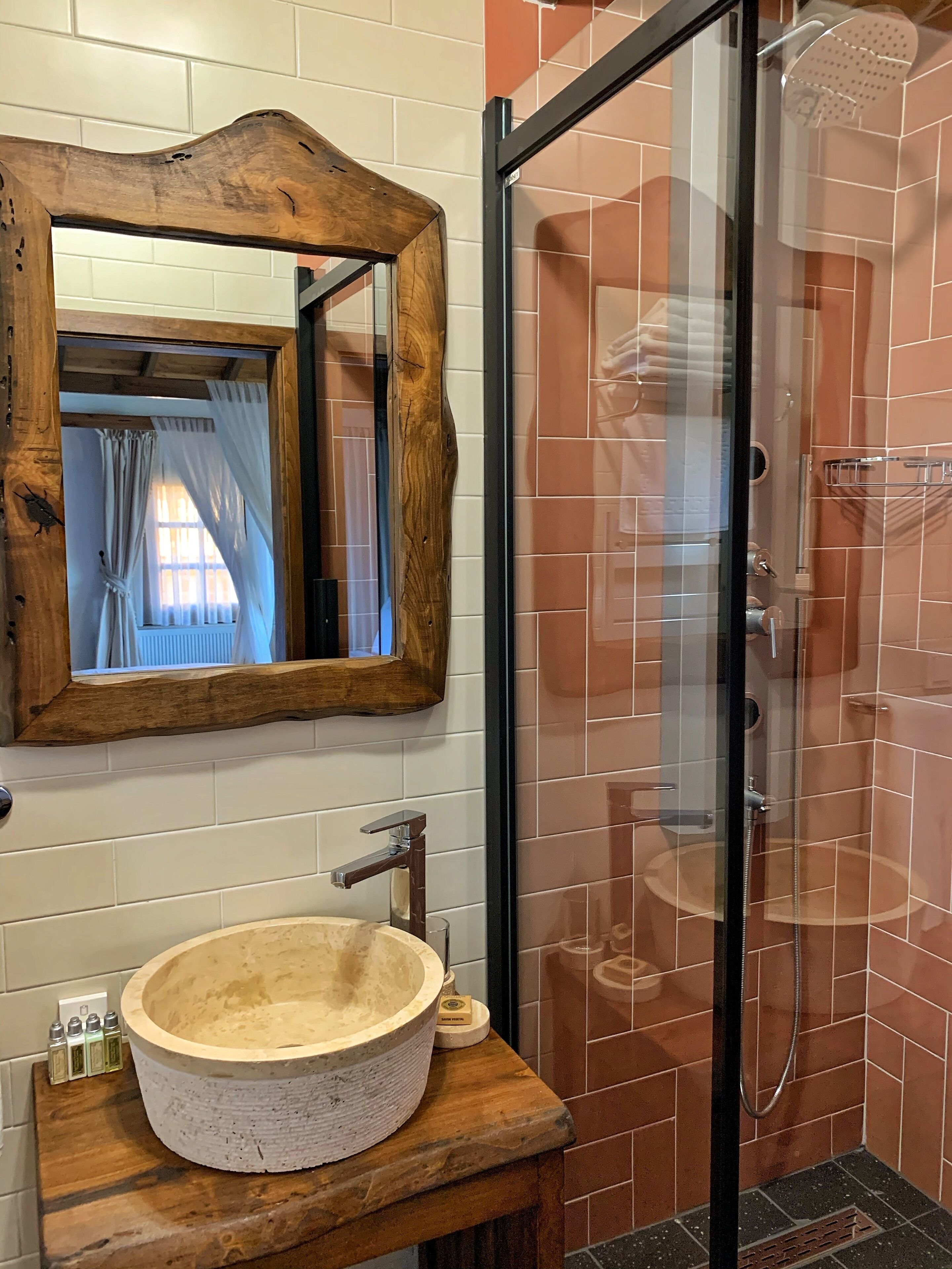 deluxe tree house, 1 double bed | bathroom | shower, slippers, towels