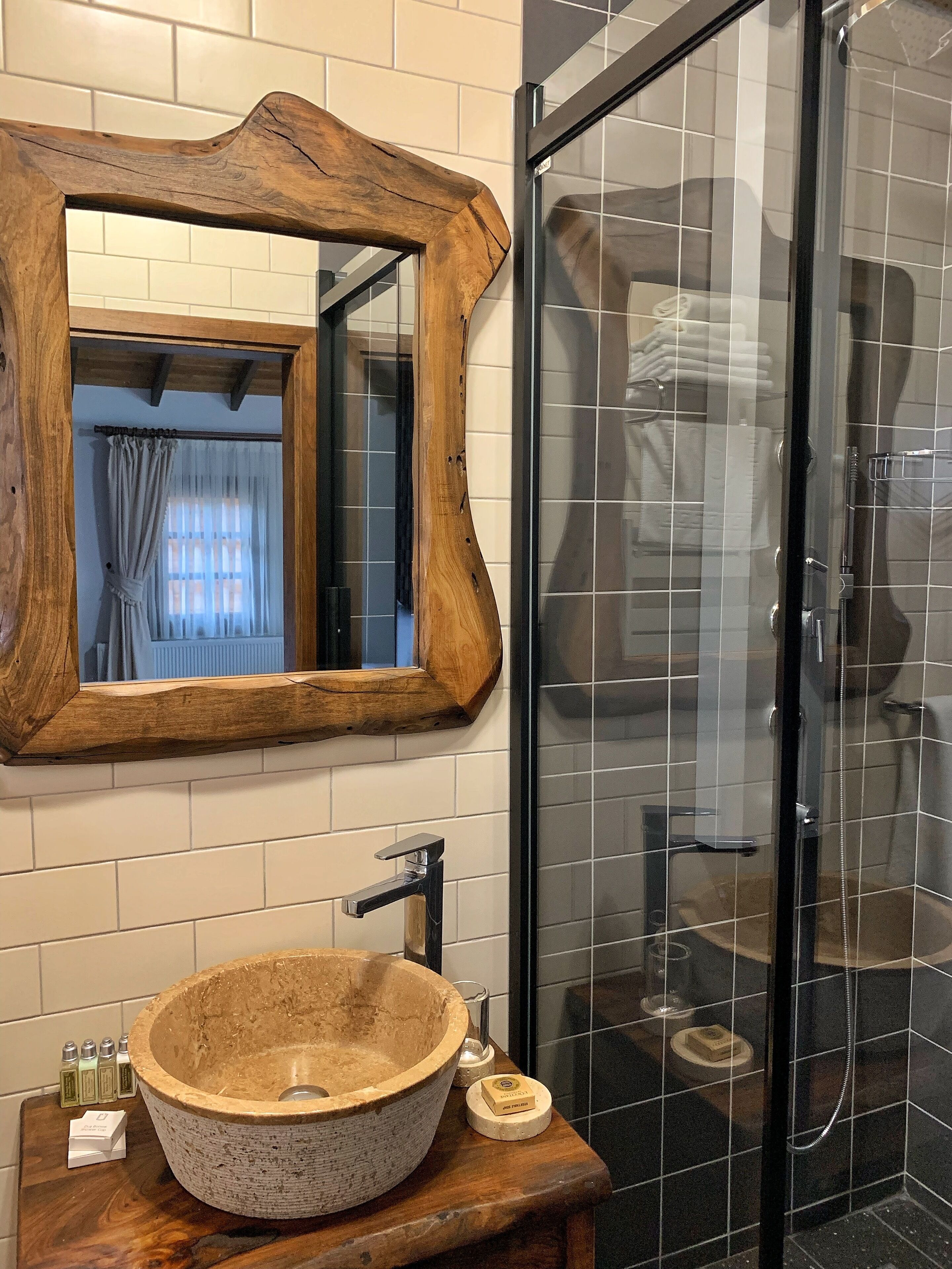 deluxe tree house, 1 double bed | bathroom | shower, slippers, towels