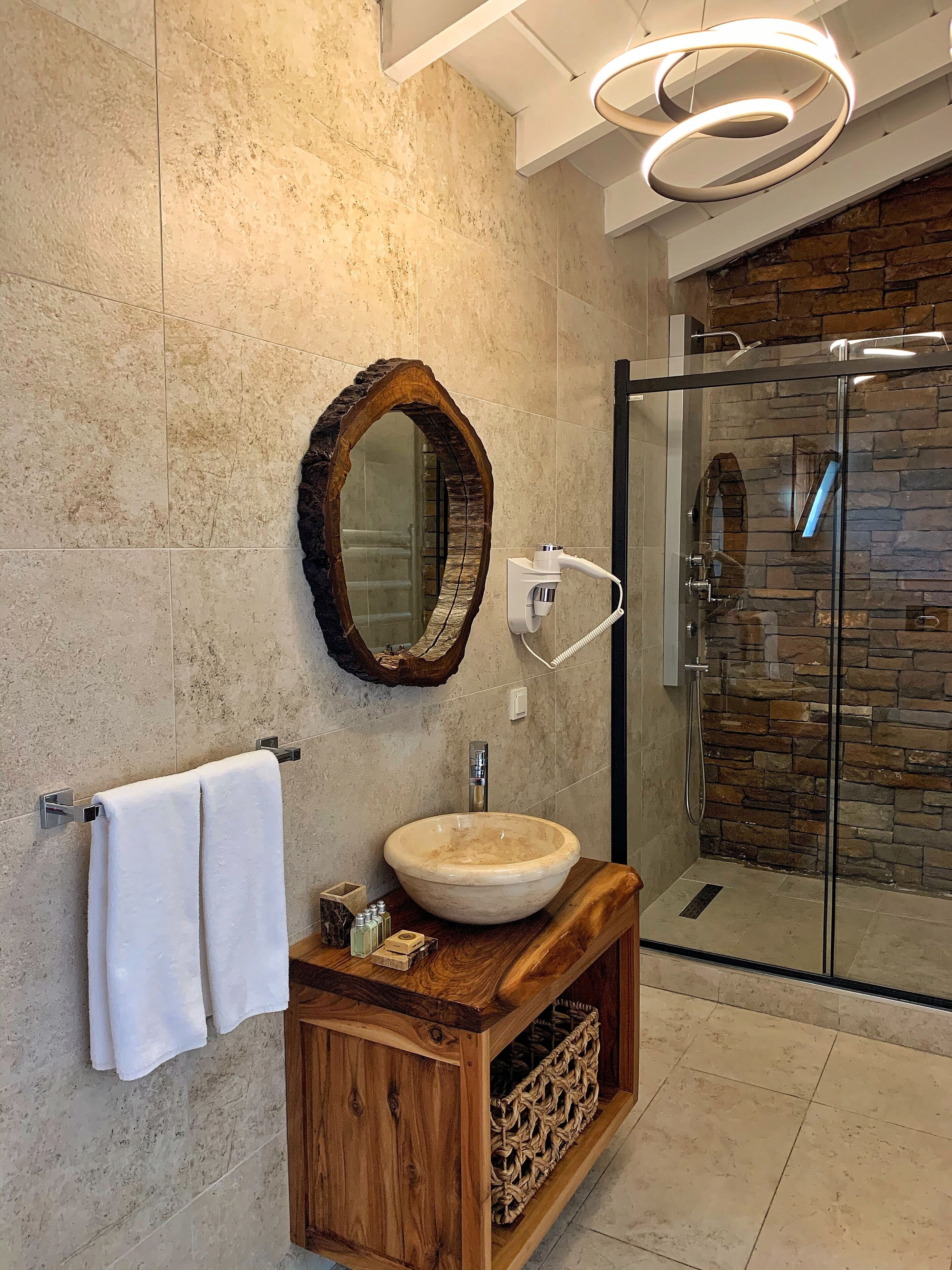 standard room, garden view | bathroom | shower, slippers, towels