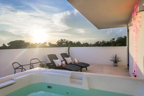 Apartment (Roof Top Jungle View) | Terrace/patio