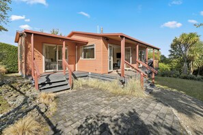 Exterior - Korimako Ridge - Lake Hawea Holiday Home (Lake Hawea)