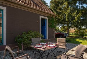 Unclassified image, 4 of 25, button