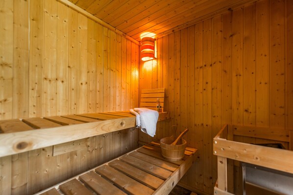 Unclassified image, 1 of 25, button