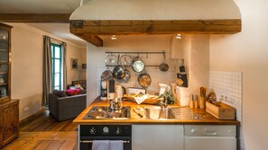 Fridge, oven, dishwasher, coffee/tea maker