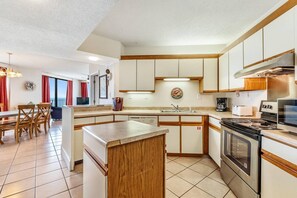 Condo, 3 Bedrooms, Beach View | Private kitchen