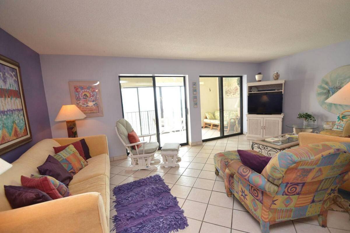 Condo, 2 Bedrooms, Beach View | Living room