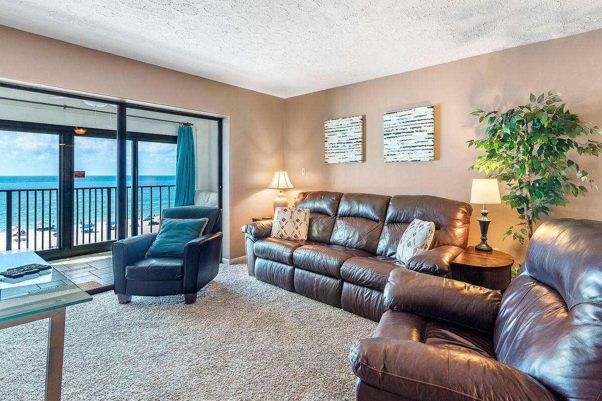 Condo, 2 Bedrooms, Beach View | Living room