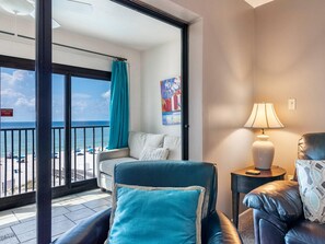 Appart'hôtel, 2 chambres, vue plage | Salle de séjour