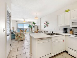Condo, 1 Bedroom, Beach View | Private kitchen