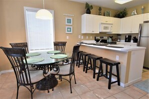 Dining - Caribbean by Bender Vacation Rentals (Gulf Shores)