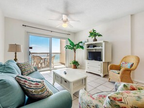 Condo, 1 Bedroom, Beach View | Living room