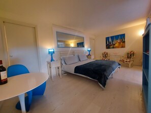 2 Schlafzimmer, Zimmersafe, Schreibtisch, Bügeleisen/Bügelbrett