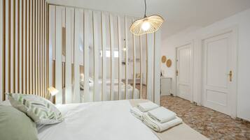 9 slaapkamers, luxe beddengoed, een strijkplank/strijkijzer, wifi