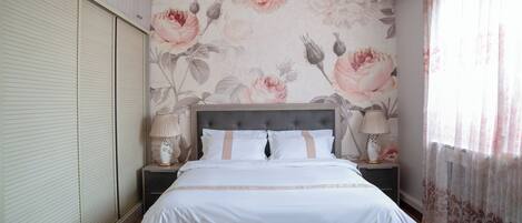 Deluxe Suite | 1 bedroom, individually decorated, individually furnished, desk