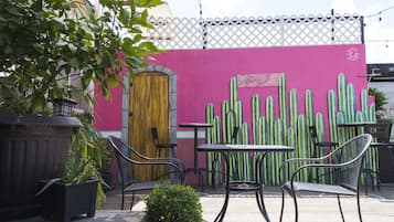 Se sirven desayunos, cenas y cocina local