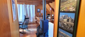 Cozy Chalet for 9 with South-Facing Balcony, Fireplace, and Modern Amenities