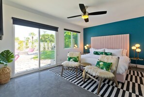 4 slaapkamers, een bureau, een strijkplank/strijkijzer, reisbedje