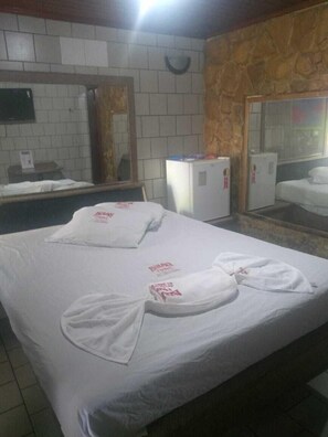 Room (Casal) | Minibar, free WiFi, bed sheets