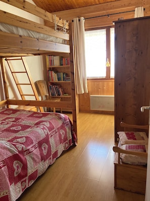 3 bedrooms, iron/ironing board, travel cot, free WiFi