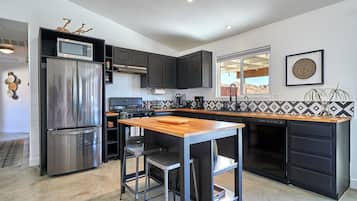 Frigorífic, microones, forn i placa de cuina