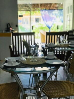 Desayuno bufé gratuito y diario