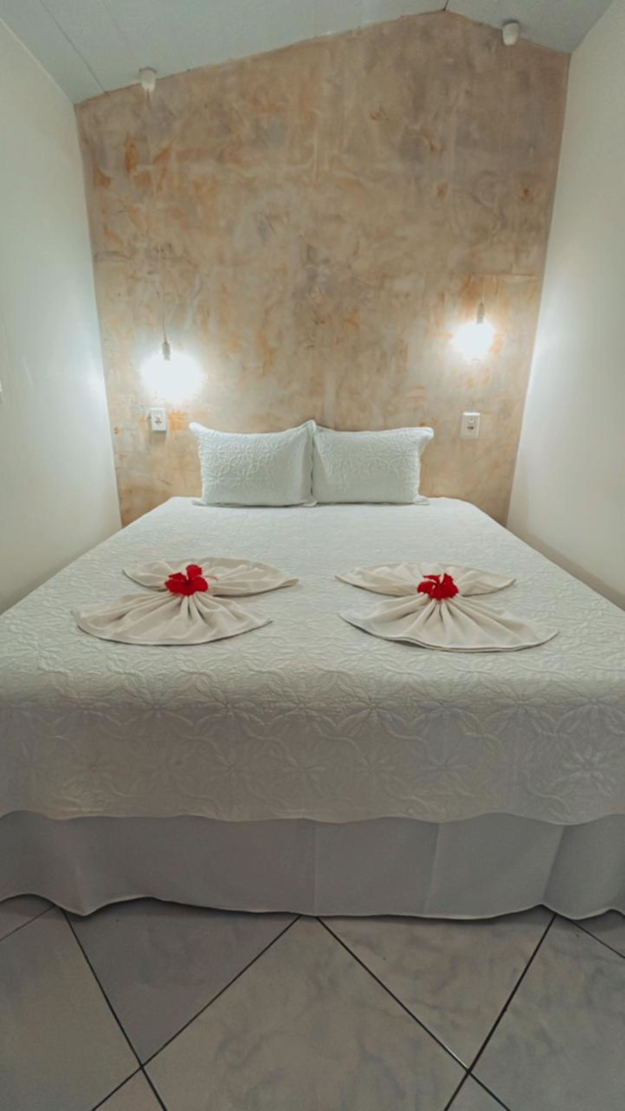 标准双床房 | 迷你吧、遮光窗帘、床单